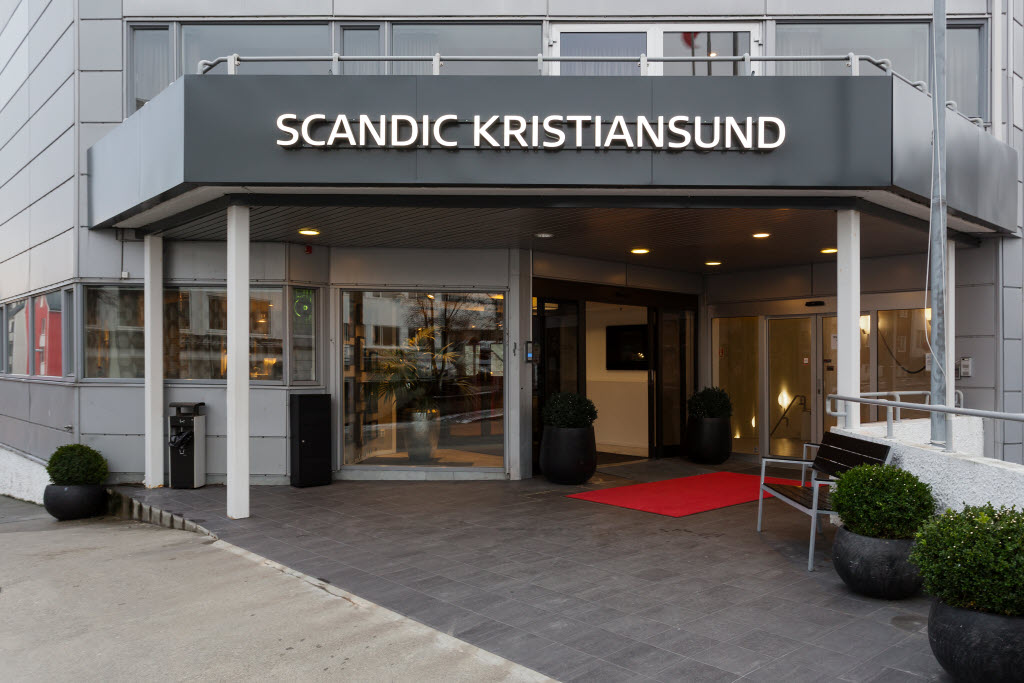 Urheberrecht: Haakon Brox Scandic Kristiansund, Kristiansund, entrance, exterior